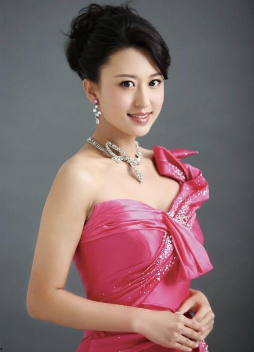 美剧主持人爆料女主视频,主持人惊人爆料引发热议